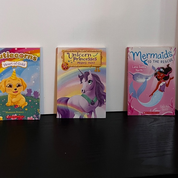 Seven (7) Children's Books - Assorted Titles - Picture 7 of 13